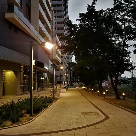 아파트 Lux Center